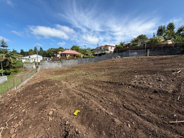 Terrain a batir a vendre Les Avirons 97425 Réunion 1507 m2  118100 euros