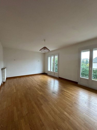 Location maison Ussel 19200 Corrèze 141 m2 5 pièces 855 euros