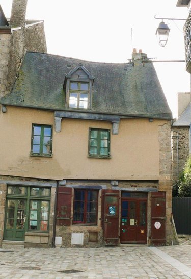 Immeuble a vendre Dinan 22100 Côtes-d'Armor 70 m2  280530 euros