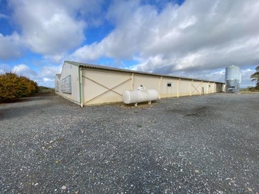 Bien agricole a vendre La Baconnière 53240 Mayenne  65040 euros