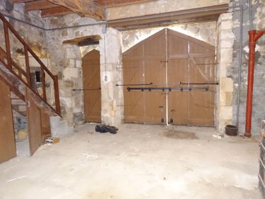 Garage et parking a vendre Chauvigny 86300 Vienne 61 m2  46800 euros