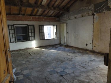 Immeuble a vendre Saint-Gilles 30800 Gard 578 m2  199280 euros