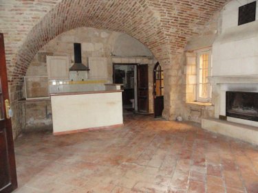 Immeuble a vendre Saint-Gilles 30800 Gard 578 m2  199280 euros