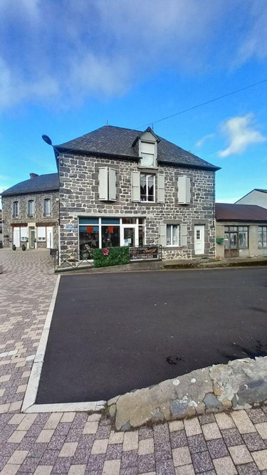 Immeuble a vendre Neussargues en Pinatelle 15170 Cantal 114 m2  99000 euros