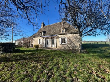 Maison a vendre Chalvignac 15200 Cantal 85 m2  201400 euros