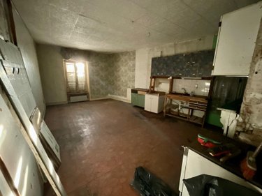 Immeuble a vendre Saint-Priest-Taurion 87480 Haute-Vienne 239 m2  33000 euros