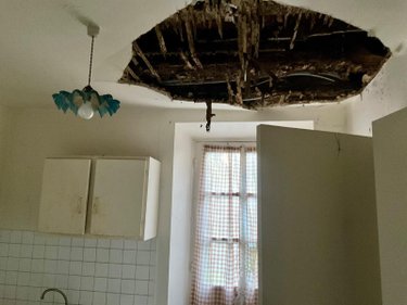 Immeuble a vendre Saint-Priest-Taurion 87480 Haute-Vienne 239 m2  33000 euros