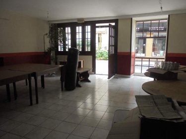 Fonds et murs commerciaux a vendre Beaugency 45190 Loiret 203 m2  210200 euros