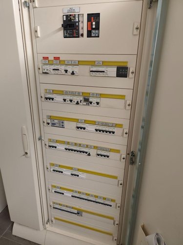 Fonds et murs commerciaux a vendre Charbonnières-les-Varennes 63410 Puy-de-Dôme  106000 euros