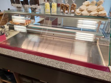 Fonds et murs commerciaux a vendre Charbonnières-les-Varennes 63410 Puy-de-Dôme  106000 euros