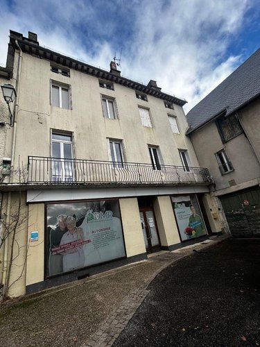 Immeuble a vendre Pleaux 15700 Cantal 200 m2  135680 euros