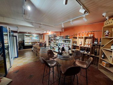 Immeuble a vendre Le Tronquay 14490 Calvados 135 m2  106400 euros