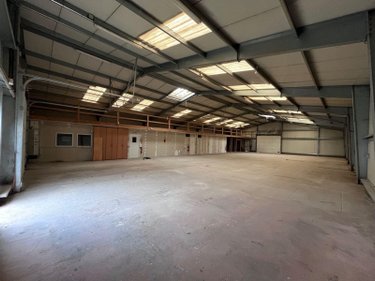 Fonds et murs commerciaux a vendre Hazebrouck 59190 Nord  282000 euros