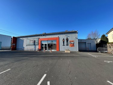 Fonds et murs commerciaux a vendre Mauriac 15200 Cantal 360 m2  507700 euros