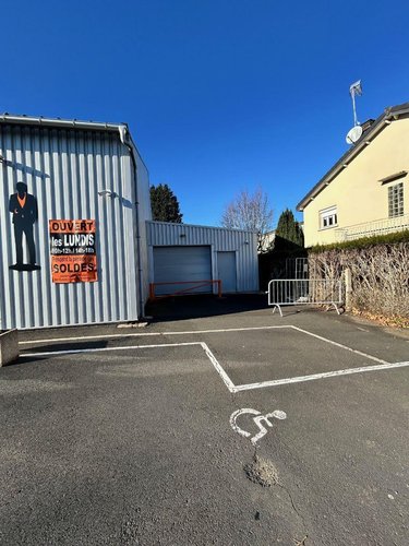 Fonds et murs commerciaux a vendre Mauriac 15200 Cantal 360 m2  507700 euros