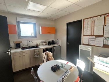 Fonds et murs commerciaux a vendre Mauriac 15200 Cantal 360 m2  507700 euros