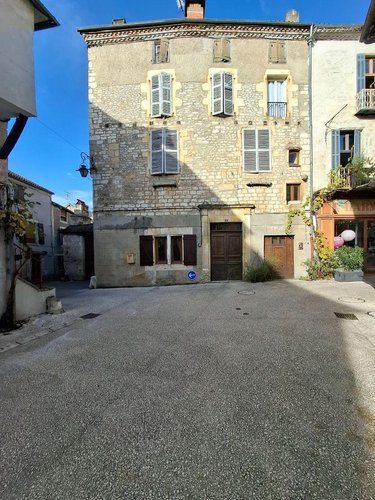 Immeuble a vendre Souillac 46200 Lot 287 m2  294400 euros