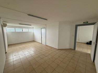 Fonds et murs commerciaux a vendre Saint-Denis 97400 Réunion 64 m2  131000 euros