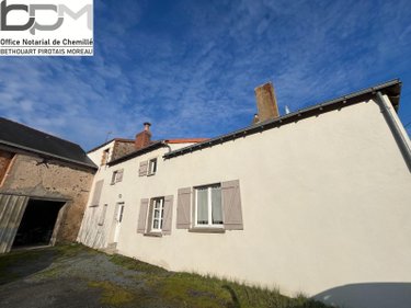 Immeuble a vendre Chemillé-en-Anjou 49120 Maine-et-Loire 140 m2  310500 euros