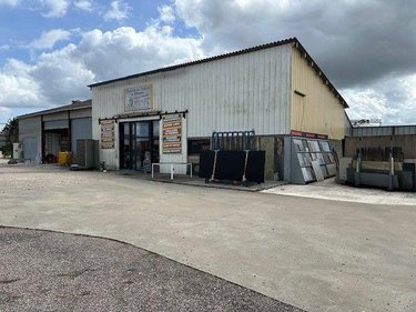 Fonds et murs commerciaux a vendre Flamets-Frétils 76270 Seine-Maritime  104500 euros