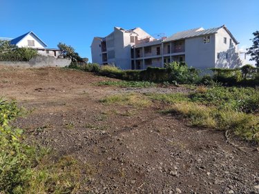 Terrain a batir a vendre Sainte-Clotilde 97490 Réunion 976 m2  585600 euros