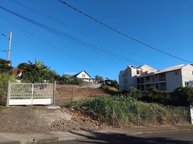 Terrain a batir a vendre Sainte-Clotilde 97490 Réunion 976 m2  585600 euros