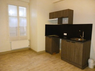 Fonds et murs commerciaux a vendre Bar-sur-Seine 10110 Aube 660 m2  343200 euros