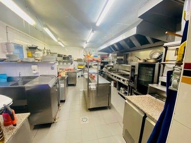Fonds et murs commerciaux a vendre Saint-Quay-Perros 22700 Côtes-d'Armor 200 m2  167680 euros