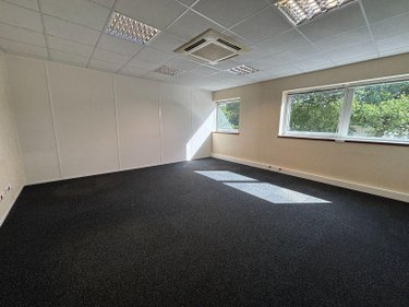 Fonds et murs commerciaux a vendre Bruz 35170 Ille-et-Vilaine 320 m2  571450 euros