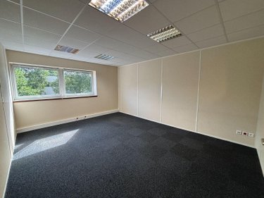 Fonds et murs commerciaux a vendre Bruz 35170 Ille-et-Vilaine 320 m2  571450 euros