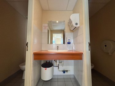 Fonds et murs commerciaux a vendre Bruz 35170 Ille-et-Vilaine 320 m2  571450 euros