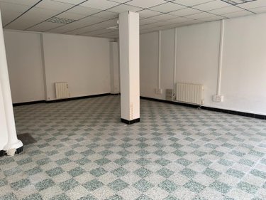 Location fonds et murs commerciaux Bailleul 59270 Nord 57 m2  815 euros