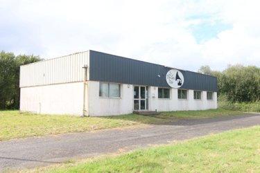 Fonds et murs commerciaux a vendre Lampaul-Guimiliau 29400 Finistère  121000 euros