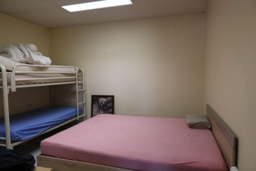 Fonds et murs commerciaux a vendre Lampaul-Guimiliau 29400 Finistère  121000 euros