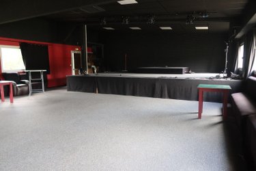 Fonds et murs commerciaux a vendre Lampaul-Guimiliau 29400 Finistère  121000 euros