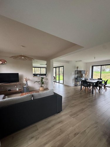 Location maison Châteaubourg 35220 Ille-et-Vilaine 156 m2 7 pièces 1250 euros