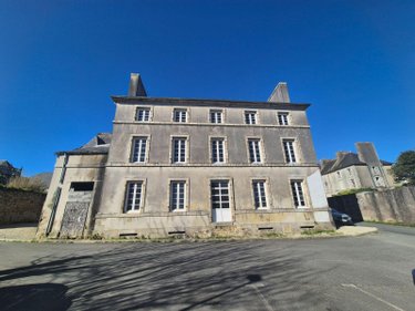 Immeuble a vendre Saint-Pol-de-Léon 29250 Finistère 627 m2  332400 euros