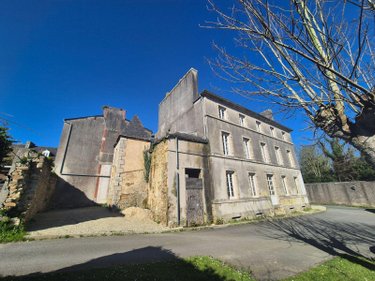 Immeuble a vendre Saint-Pol-de-Léon 29250 Finistère 627 m2  332400 euros