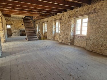 Immeuble a vendre Saint-Pol-de-Léon 29250 Finistère 627 m2  332400 euros