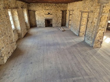 Immeuble a vendre Saint-Pol-de-Léon 29250 Finistère 627 m2  332400 euros