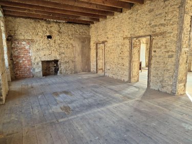 Immeuble a vendre Saint-Pol-de-Léon 29250 Finistère 627 m2  332400 euros