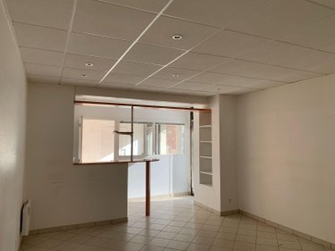 Location fonds et murs commerciaux Saint-Gilles 35590 Ille-et-Vilaine 47 m2  735 euros