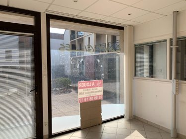 Location fonds et murs commerciaux Saint-Gilles 35590 Ille-et-Vilaine 47 m2  735 euros