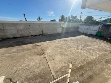 Fonds et murs commerciaux a vendre Saint-Louis 97450 Réunion 396 m2  706335 euros