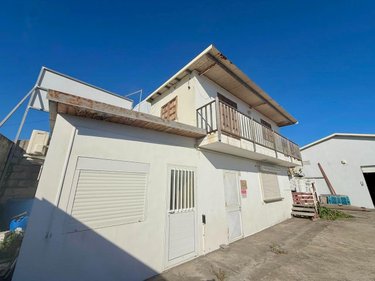 Fonds et murs commerciaux a vendre Saint-Louis 97450 Réunion 396 m2  706335 euros