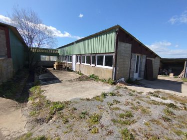 Fonds et murs commerciaux a vendre Pruillé-le-Chétif 72700 Sarthe  325500 euros