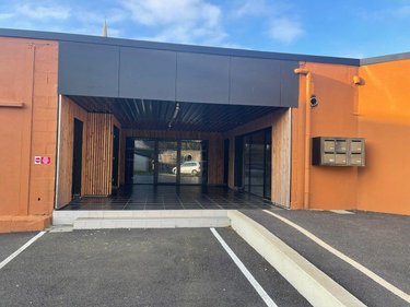Fonds et murs commerciaux a vendre Ploudalmézeau 29830 Finistère 87 m2  236383 euros