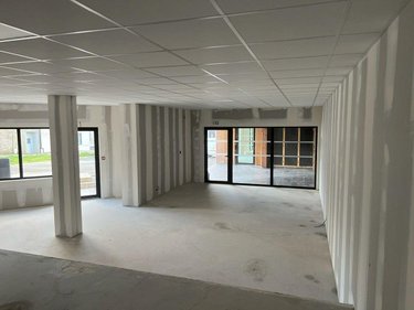 Fonds et murs commerciaux a vendre Ploudalmézeau 29830 Finistère 87 m2  236383 euros
