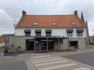 Fonds et murs commerciaux a vendre Bergues 59380 Nord  362000 euros