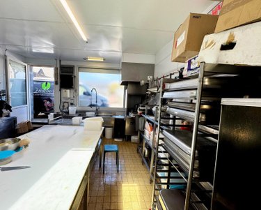 Fonds et murs commerciaux a vendre Bourg-Blanc 29860 Finistère  198400 euros